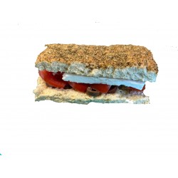 Focaccia ρίγανη με φέτα, ελιά, ντομάτα και ελαιόλαδο 